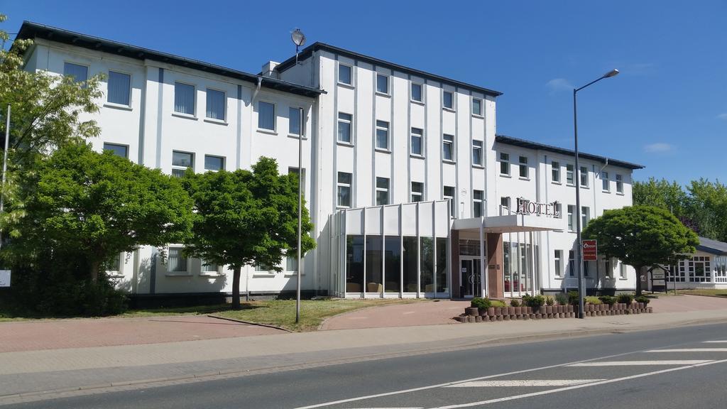 Hotel Bitterfelder Hof Экстерьер фото