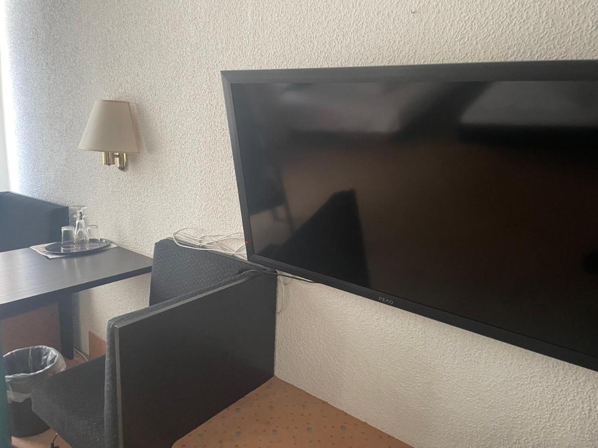 Hotel Bitterfelder Hof Экстерьер фото