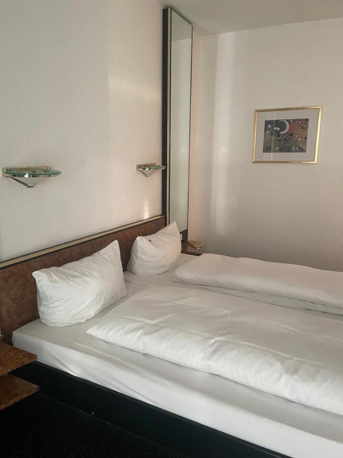 Hotel Bitterfelder Hof Экстерьер фото