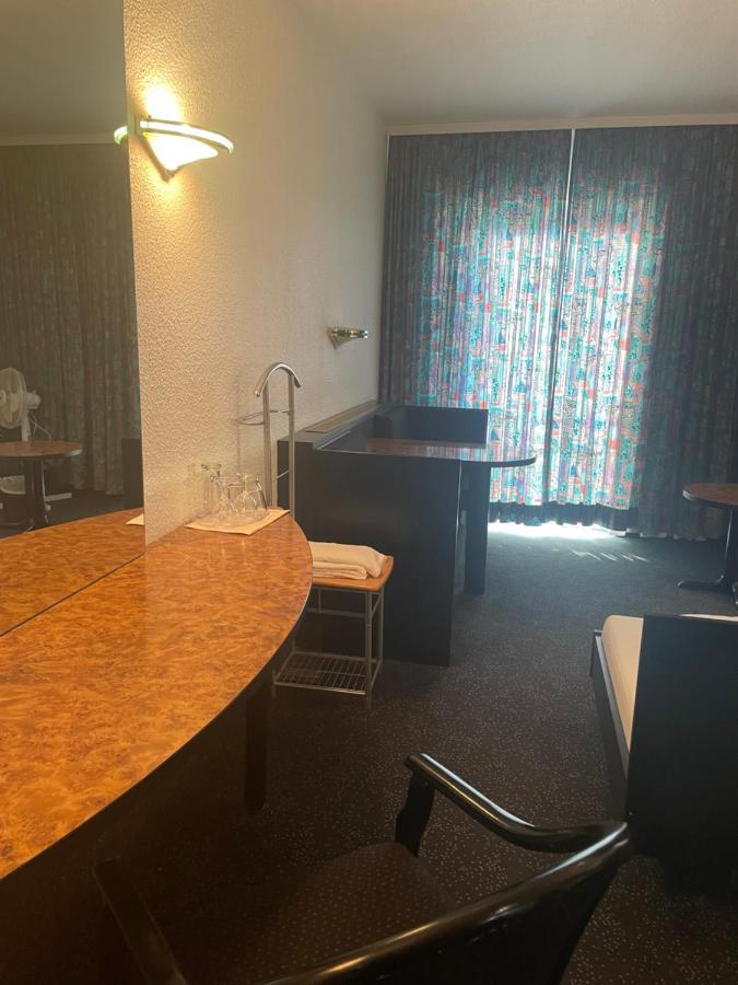 Hotel Bitterfelder Hof Экстерьер фото
